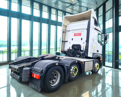Rear View – Mercedes Actros 2543