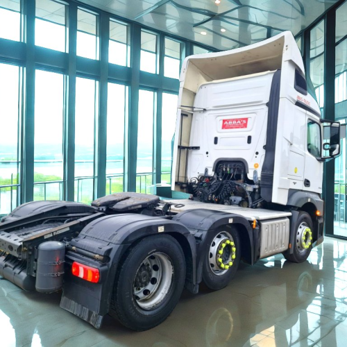 Rear View – Mercedes Actros 2543